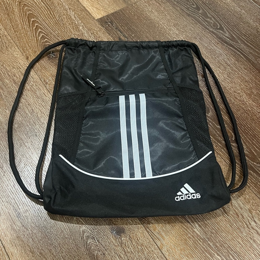 NWOT Adidas Black and Gray Drawstring Backpack